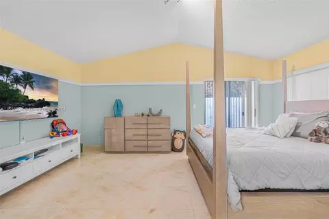 Undisclosed, Hialeah, FL 33015 photo 16