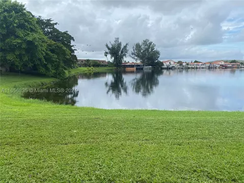 2460 W 67th Pl #101-27, Hialeah, FL 33016