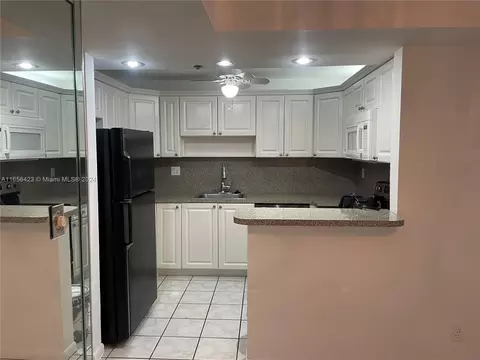 3100 W Rolling Hills Cir #108, Davie, FL 33328