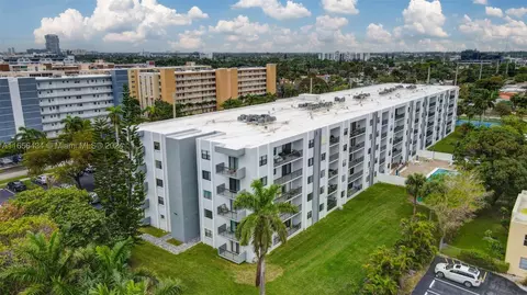 1301 NE 7th St #304, Hallandale Beach, FL 33009