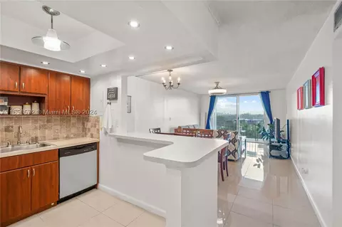 1465 NE 123rd St #816, North Miami, FL 33161