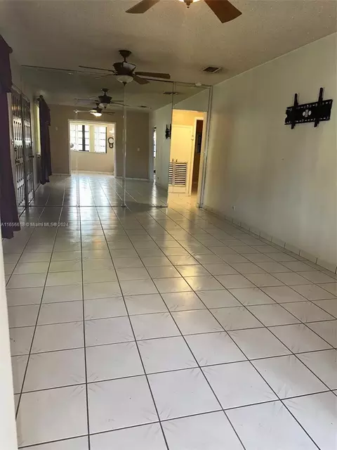 Living - 4080 W 7th Ln, Hialeah, FL 33012 photo 4 of 4
