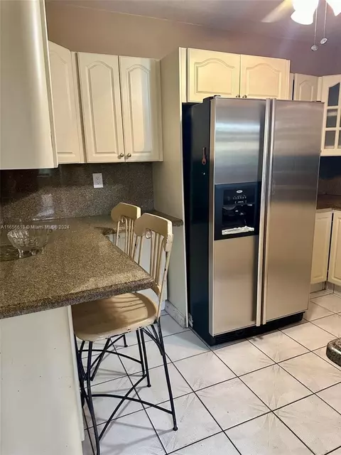 Kitchen - 4080 W 7th Ln, Hialeah, FL 33012 photo 2 of 3