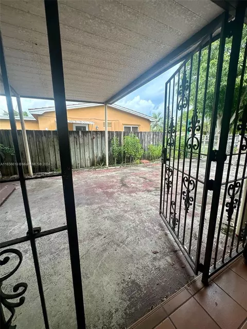 Exterior - 4080 W 7th Ln, Hialeah, FL 33012 photo 1 of 5