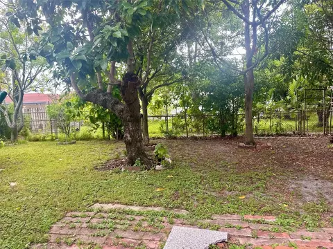 Exterior - 4080 W 7th Ln, Hialeah, FL 33012 photo 5 of 5