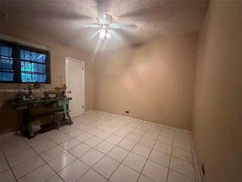 Bedroom - 4080 W 7th Ln, Hialeah, FL 33012 photo 4 of 4