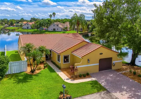 2565 Bass Way, Hollywood, FL 33026