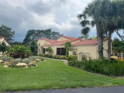 2672 N Deer Creek Emerald Way N, Deerfield Beach, FL 33442