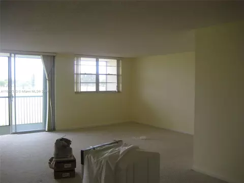 3100 W Rolling Hills Cir #305, Davie, FL 33328