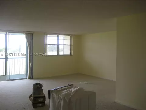 3100 W Rolling Hills Cir #305, Davie, FL 33328