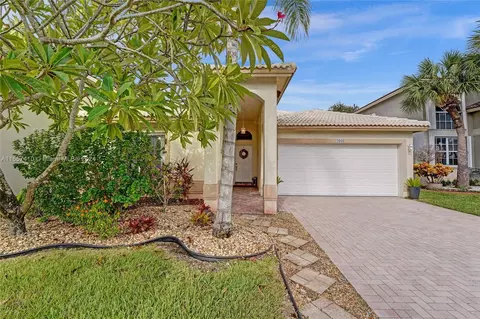 2066 NW 171st Ave, Pembroke Pines, FL 33028
