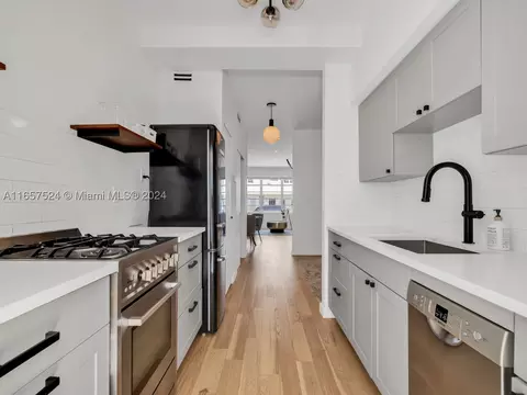 742 12th St #2, Miami Beach, FL 33139