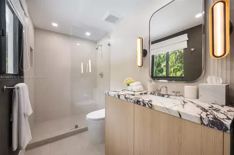 Bath - 6855 SW 112th St, Pinecrest, FL 33156 photo 1 of 5