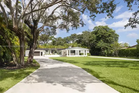 Exterior - 6855 SW 112th St, Pinecrest, FL 33156 photo 3 of 11