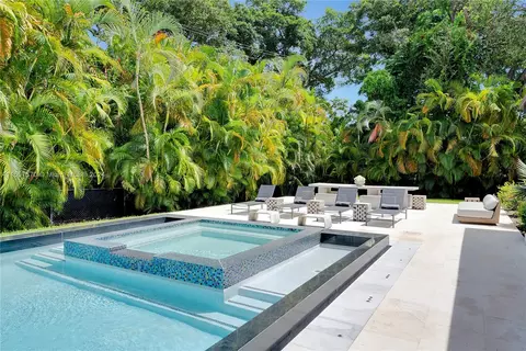 Exterior - 6855 SW 112th St, Pinecrest, FL 33156 photo 5 of 11