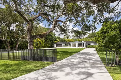 Exterior - 6855 SW 112th St, Pinecrest, FL 33156 photo 2 of 11