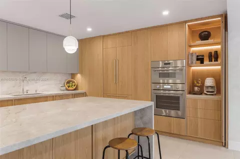 Kitchen - 6855 SW 112th St, Pinecrest, FL 33156 photo 4 of 4
