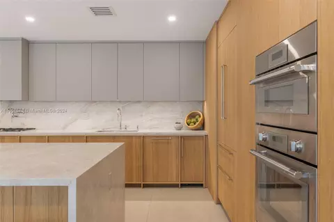 Kitchen - 6855 SW 112th St, Pinecrest, FL 33156 photo 3 of 4