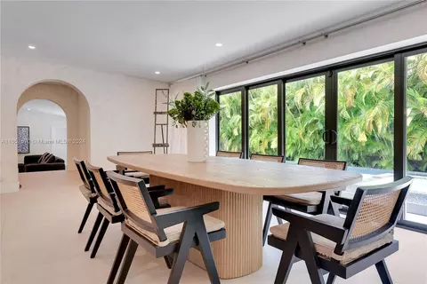 Dining - 6855 SW 112th St, Pinecrest, FL 33156 photo 3 of 6