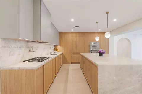 Kitchen - 6855 SW 112th St, Pinecrest, FL 33156 photo 2 of 4