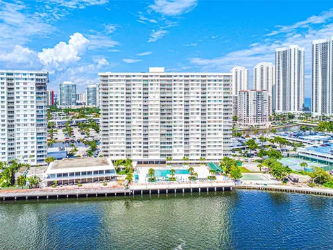300 Bayview Dr #1012, Sunny Isles Beach, FL 33160