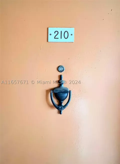1630 W 46th St #210D, Hialeah, FL 33012
