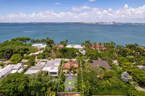 5069 N Bay Rd, Miami Beach, FL 33140