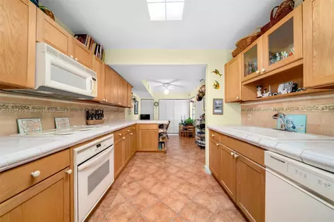 205 Enid Dr #32, Key Biscayne, FL 33149 photo 8