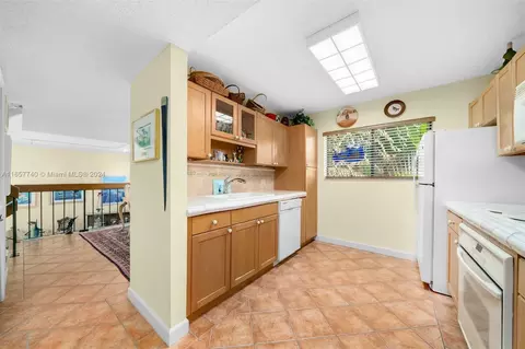 205 Enid Dr #32, Key Biscayne, FL 33149 photo 6