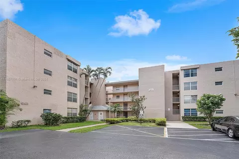 9471 Evergreen Pl #307, Davie, FL 33324