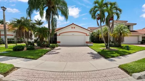 14920 S Bel Aire Dr S, Pembroke Pines, FL 33027