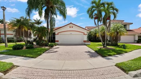 14920 S Bel Aire Dr S, Pembroke Pines, FL 33027