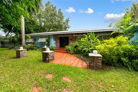 7020 SW 95th St, Pinecrest, FL 33156