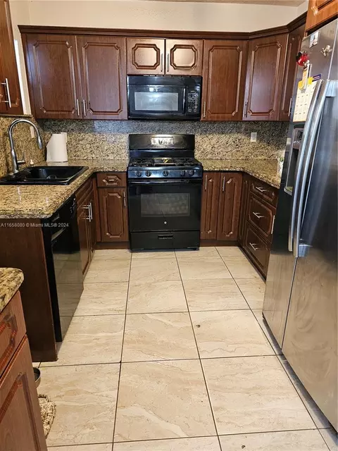695 E 9th Ln, Hialeah, FL 33010 photo 10