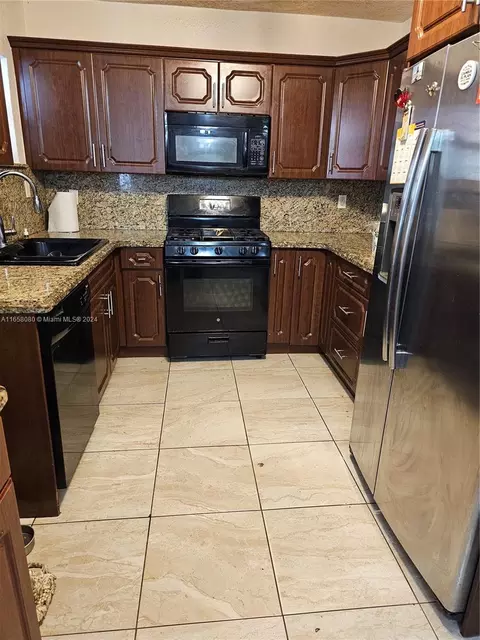 695 E 9th Ln, Hialeah, FL 33010 photo 9