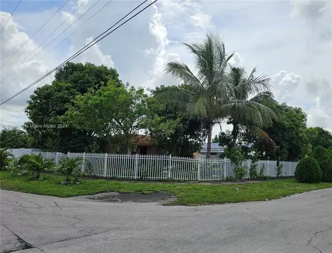 695 E 9th Ln, Hialeah, FL 33010 photo 1