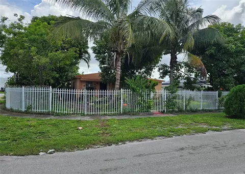 695 E 9th Ln, Hialeah, FL 33010 photo 2