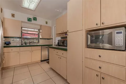Kitchen - 150 E 38th St, Hialeah, FL 33013 photo 1 of 4