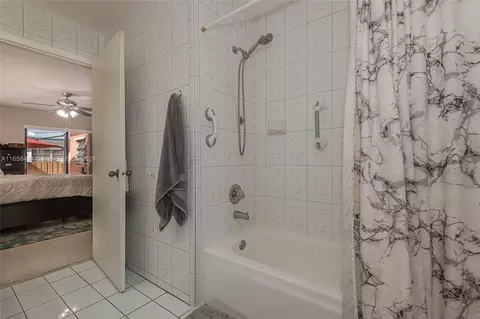 Bath - 150 E 38th St, Hialeah, FL 33013 photo 2 of 4