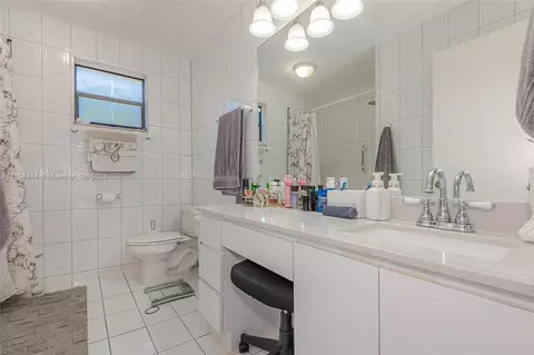 Bath - 150 E 38th St, Hialeah, FL 33013 photo 1 of 4