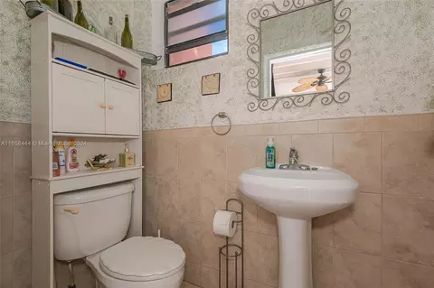 Bath - 150 E 38th St, Hialeah, FL 33013 photo 4 of 4