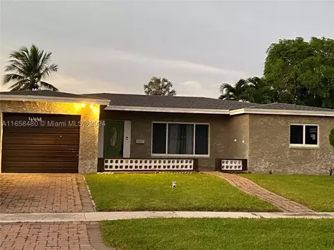 4441 NW 43rd St, Lauderdale Lakes, FL 33319