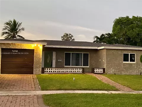 4441 NW 43rd St, Lauderdale Lakes, FL 33319