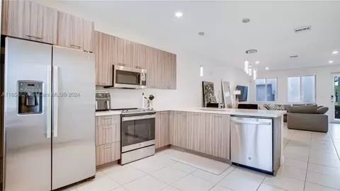 6453 NW 102nd Path #105, Doral, FL 33178