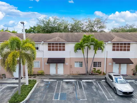 8569 SW 109th Ave, Miami, FL 33173