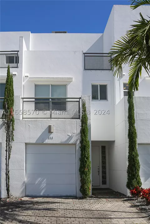 814 NE 19th Ave #814, Fort Lauderdale, FL 33304