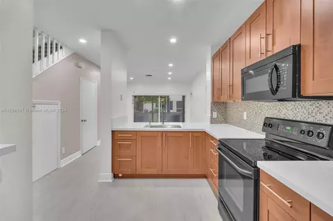 447 SW 122nd Ter, Pembroke Pines, FL 33025