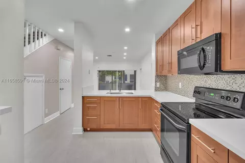 447 SW 122nd Ter, Pembroke Pines, FL 33025