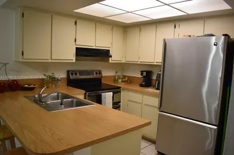 10885 NW 7th St #14-33, Miami, FL 33172