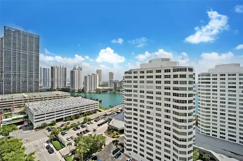 950 Brickell Bay Dr #1611, Miami, FL 33131